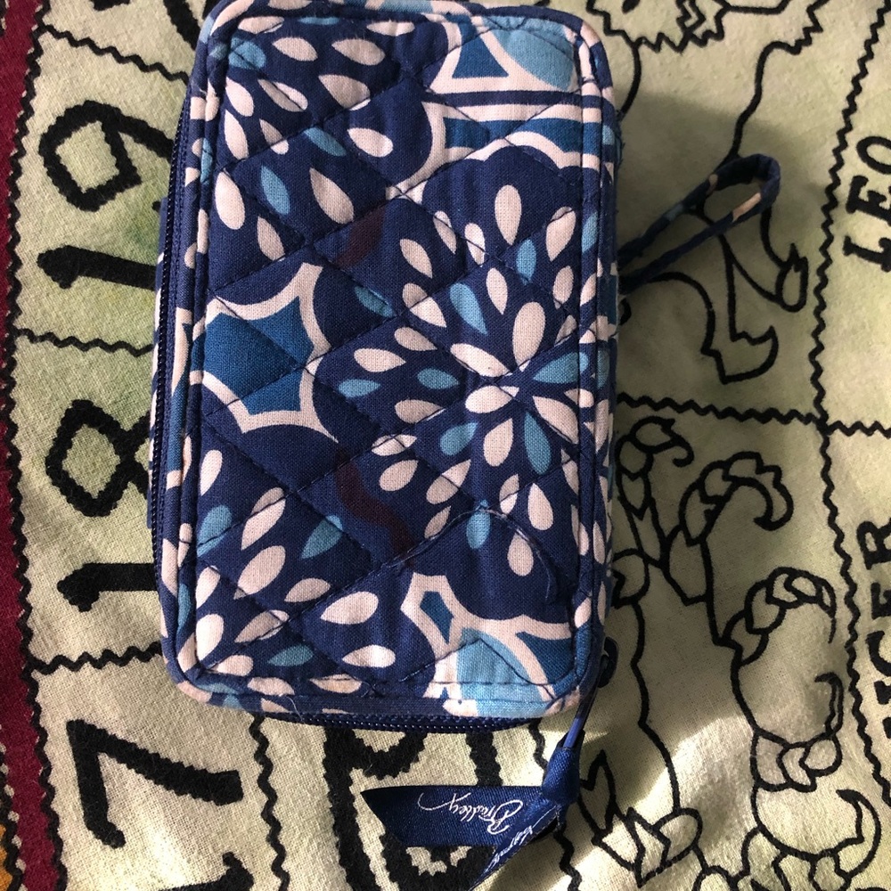 vera bradley wristlet